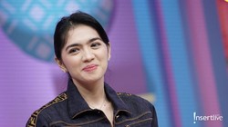 Unjuk Lekuk Dada, Angel Karamoy Bikin Netter Berkhayal Aneh-aneh