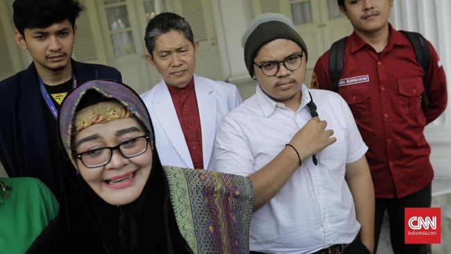 Mahasiswa Al Azhar, Faisal Amir, yang sempat kritis saat demo tolak RKUHP yang ricuh di depan DPR pada September lalu menemui Anies Baswedan di Balai Kota DKI.
