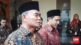 Nadiem Makarim Salat Perdana di Kemendikbud Bersama Muhadjir