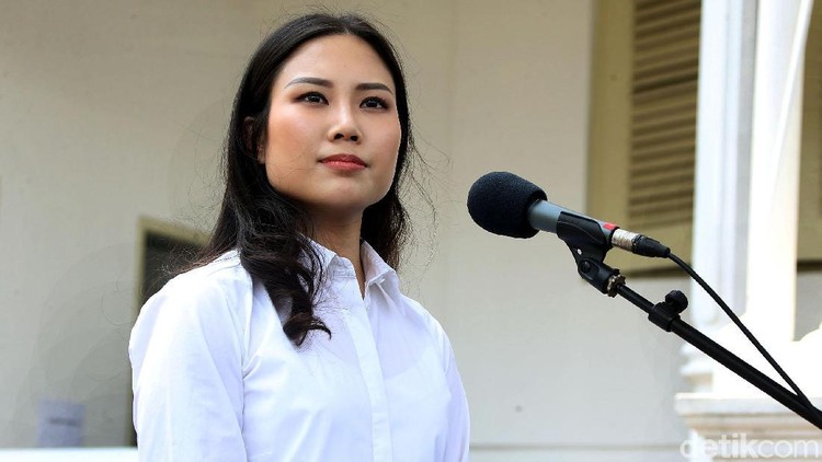 Meski masih terbilang muda di jajaran wamen, Angela Tanoesoedibjo punya rekam jejak yang tak main-main.
