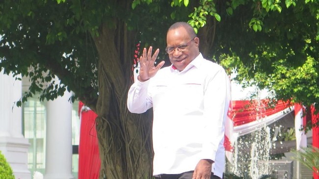 Mantan Bupati Jayawijaya, John Wempi Wetipo, menjadi satu nama wakil Papua yang diproyeksikan mengisi pos wakil menteri Kabinet Indonesia Maju.