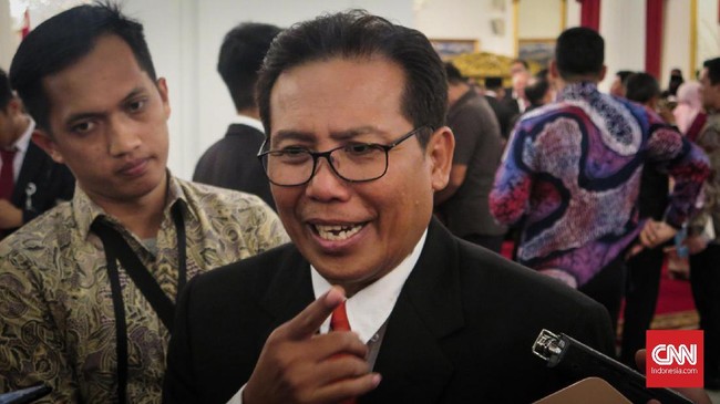 Juru bicara presiden Fadjroel Rahman menolak komentari pemberian grasi kepada eks Gubernur Riau Annas Maamun yang dipertanyakan KPK dan ICW.