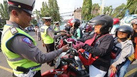 Tilang Manual di Operasi Zebra 2025