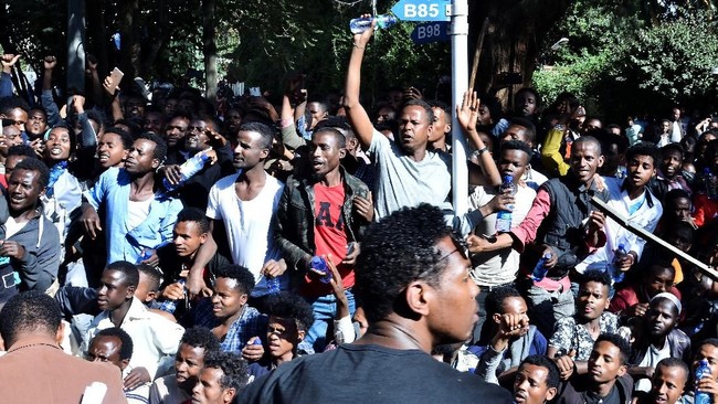 Aksi demonstrasi yang dipicu perselisihan politik berujung kerusuhan yang memicu pertikaian antaretnis di Ethiopia merenggut nyawa 67 orang.