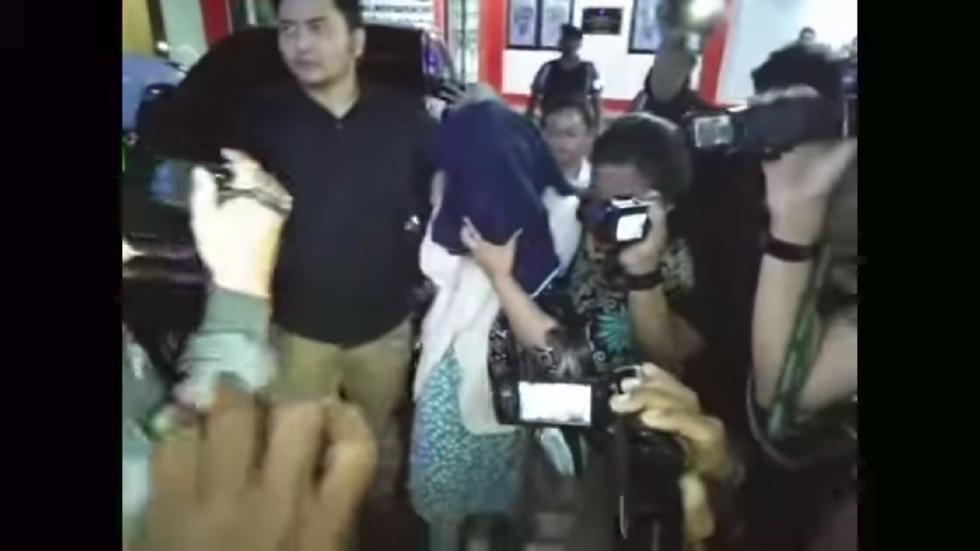 Prostitusi Online Artis di Batu, Polisi Tangkap 3 Orang Salah Satunya Muncikari Kasus prostitusi online di dunia artis kembali terjadi.