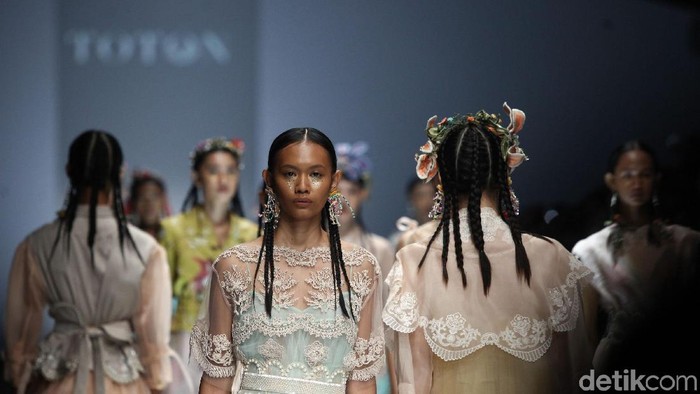 Fashion Show Toton, IKYK, Peggy Hartanto di JFW 2020