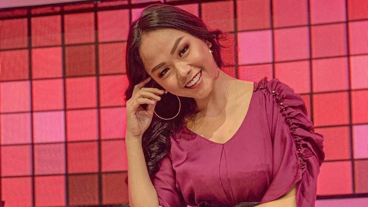 Enam potret manis Tenny Amelia Putri&comma; perempuan muda dan cantik yang baru merambah dunia hiburan&period;
