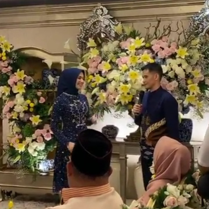 <p>Ternyata, Ciki dan Rezky merasa cocok meski pendekatannya terbilang singkat. Kemudian pada 26 Oktober lalu, pasangan ini resmi bertunangan. (Foto: Instagram @citraciki)</p>