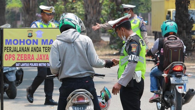 Operasi Zebra Jaya 2020 di tengah pandemi ini tak hanya membidik mereka yang melanggar peraturan lalu lintas, melainkan juga pelanggar protokol kesehatan.
