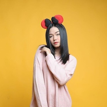 6 Pesona Tenny Amelia Putri, Si Cantik yang Baru di Hiburan