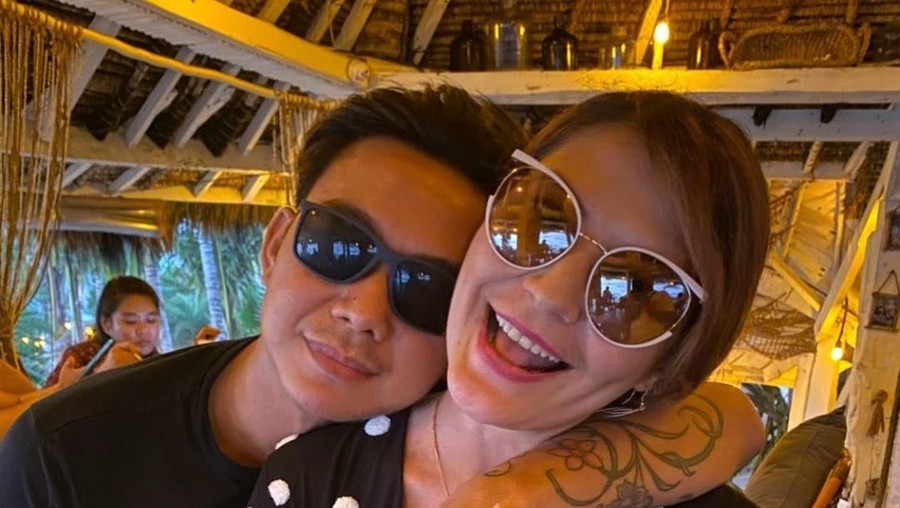 Tamara Bleszynki kepergok pamer foto bareng pria muda.