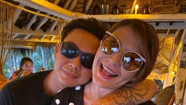 img-title Pamer Foto Bareng Pria Muda, Inikah Sosok Pacar Tamara Bleszynki?
