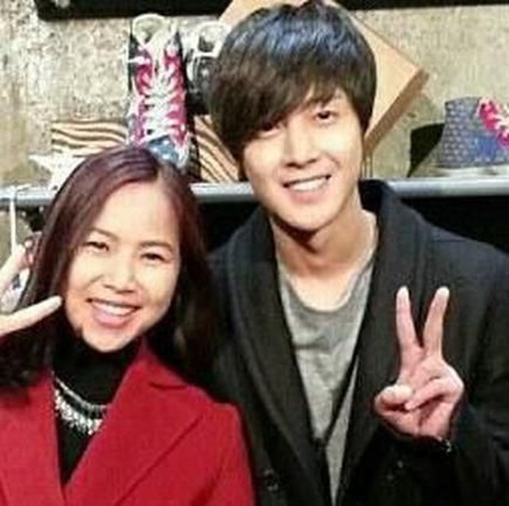 Masih ingat dengan serial drama Playful Kiss? Pasti enggak asing kan dengan wajah pemainnya, Kim Hyun Joon. Yannie pun pernah berkesempatan foto dengan aktor tampan tersebut.