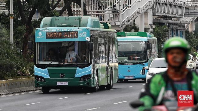 Bakrie: Lebih Baik Impor Bus Listrik daripada Rakit Lokal