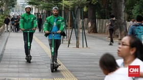 Pandemi Tak Surutkan Semangat Mitra GrabWheels Antar Makanan