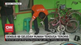 VIDEO: Densus 88 Geledah Rumah Terduga Teroris