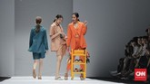 FOTO: Kala Nuansa Modern dan Klasik Bercumbu dalam Busana Indonesia Fashion Forward (IFF) mewarnai panggung Jakarta Fashion Week (JFW) 2020 dengan karya PVRA, Lekat, dan Day and Night pada Sabtu (26/10).