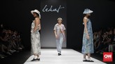 FOTO: Kala Nuansa Modern dan Klasik Bercumbu dalam Busana Indonesia Fashion Forward (IFF) mewarnai panggung Jakarta Fashion Week (JFW) 2020 dengan karya PVRA, Lekat, dan Day and Night pada Sabtu (26/10).