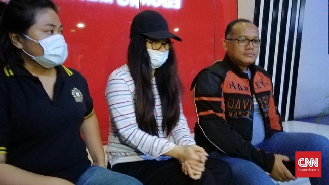 Polisi menerbitkan DPO untuk S, diduga terlibat sebagai muncikari prostitusi online yang menyeret Putri Pariwisata berinisial PA.