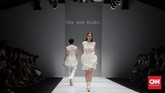 FOTO: Kala Nuansa Modern dan Klasik Bercumbu dalam Busana Indonesia Fashion Forward (IFF) mewarnai panggung Jakarta Fashion Week (JFW) 2020 dengan karya PVRA, Lekat, dan Day and Night pada Sabtu (26/10).