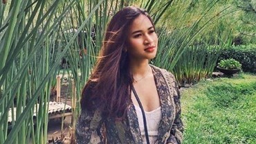 img-title Terpopuler: Pose Sensual Putri Amelia hingga Artis PA Terjerat Prostitusi