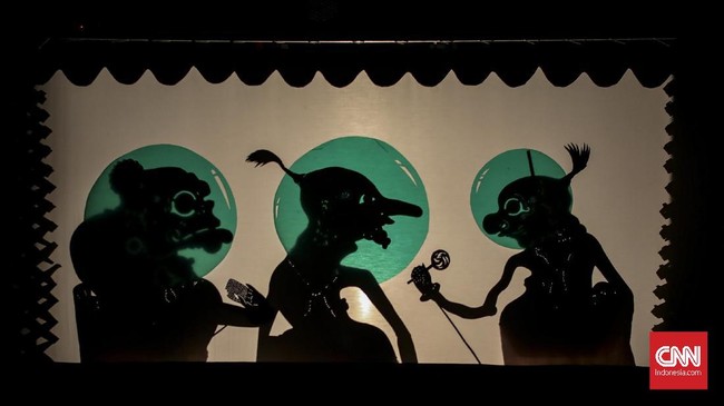 Pertunjukan Wayang Bocor di Dia.Lo.Gue Artspace, Kemang, Jakarta, Sabtu, 26 Oktober 2019. Pertunjukan tersebut merupakan kolaborasi antara erupa kontemporer, Eko Nugroho dengan seniman teater dari Yogyakarta. CNN Indonesia/Bisma Septalisma