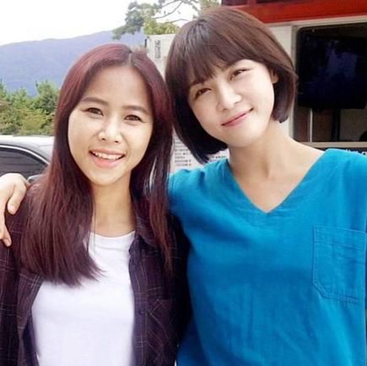 Ada yang tahu artis Korea Ha Ji Won? Yannie juga pernah memamerkan fotonya bareng Ha Ji Won saat bermain dalam drama yang sama yaitu Hospital Ship.