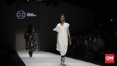 FOTO: Koleksi Busana 'Gila' dan Tak Biasa di JFW 2020 Indonesia Fashion Forward (IFF) kembali mewarnai ajang Jakarta Fashion Week (JFW) 2020. Deretan busana 'gila' dan tak biasa melenggang di atas panggung.