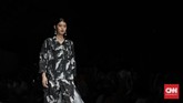 FOTO: Koleksi Busana 'Gila' dan Tak Biasa di JFW 2020 Indonesia Fashion Forward (IFF) kembali mewarnai ajang Jakarta Fashion Week (JFW) 2020. Deretan busana 'gila' dan tak biasa melenggang di atas panggung.