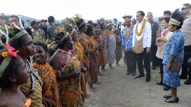 Forum Komunikasi dan Aspirasi Anggota DPD-DPR RI Dapil Papua dan Papua Barat meminta pemerintah pusat melibatkan DPD dan DPR dalam menangani persoalan Papua.