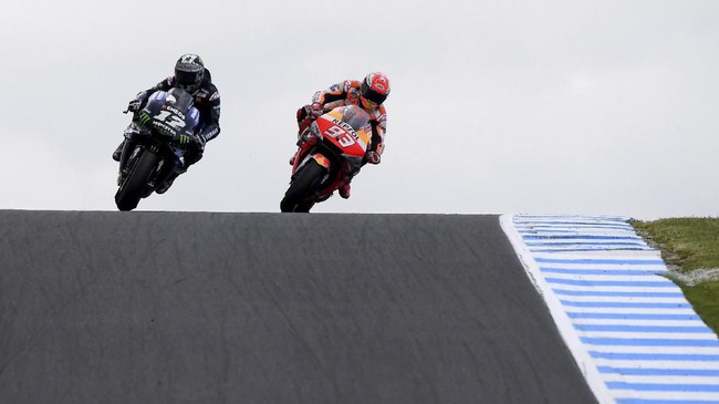 Pebalap Repsol Honda Marc Marquez disebut menjadikan Maverick Vinales dari Yamaha seperti kucing di MotoGP Australia di Sirkuit Phillip Island, Minggu (27/10).
