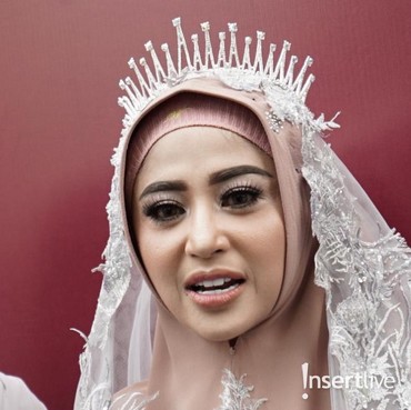Kronologi Kaca Rumah Dewi Perssik Mendadak Pecah Misterius