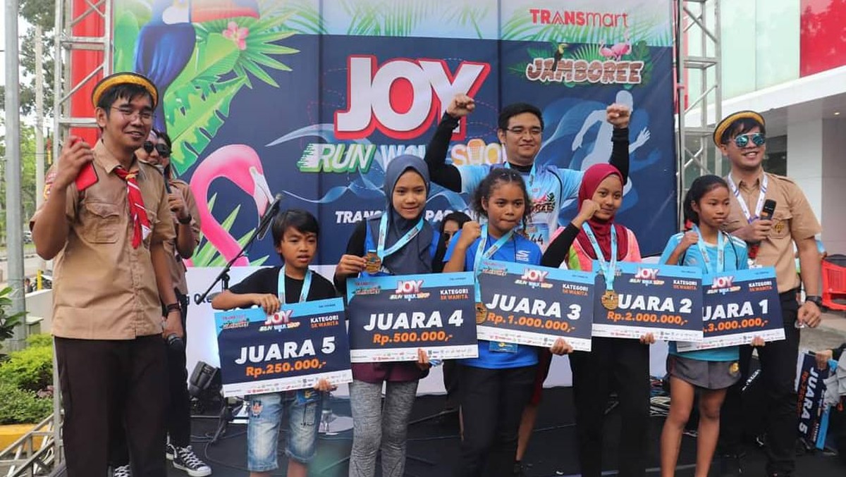 Ini dia potret keseruan acara Joy&colon; Run Walk Shop bersama Transmart Padang&period;