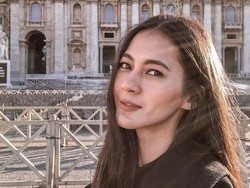 Cantik Maksimal Ala Paula Verhoeven dengan Riasan Minimalis