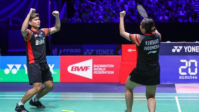 Praveen Jordan/Melati Daeva berhasil lolos ke semifinal All England setelah hampir kalah di gim kedua melawan Wang Yilyu/Huang Dongping.