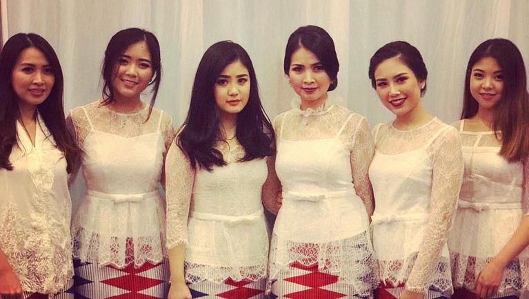 Angela Tanoesoedibjo jadi viral karena dilantik sebagai Wakil Menteri Pariwisata dan Ekonomi Kreatif. Berikut kekompakan Angela dan tiga adiknya yang cantik.