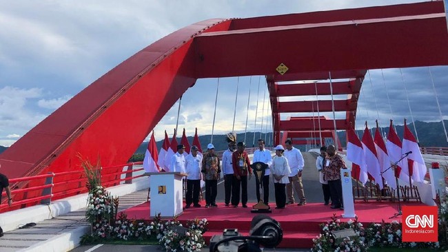 Presiden Joko Widodo meluncurkan pusat pengembangan kreativitas dan pengembangan bisnis startup di kalangan anak muda Papua