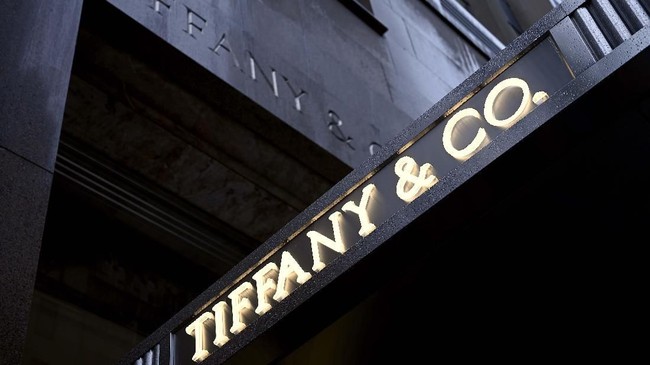 Perusahaan barang mewah Louis Vuitton menawar harga perusahaan Tiffany & Co senilai US$16 miliar.