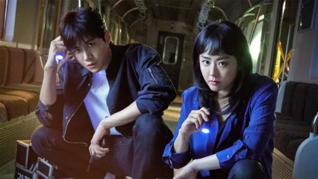 Drama Korea 'Catch the Ghost' menampilkan Moon Geun-young dan Kim Seon-ho sebagai polisi subway yang harus mengungkap berbagai tindak kriminal.