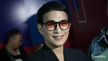 img-title Curiga Anak Ikut Ajaran Sesat, Reggy Ikhlas Oscar Lawalata Jadi Wanita