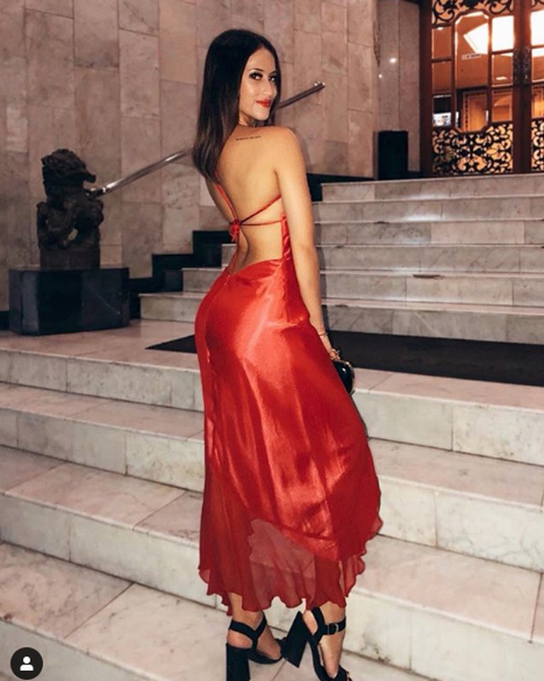 5 Potret Janisaa Pradja, Kekasih Mike Lewis yang Gemar Pakai Bikini Calon istri Mike Lewis, Janisaa Pradja memang hobi mememerkan tubuhnya. Ia tak segan mengunggah foto memakai bikini hingga lingeri di Instagramnya.