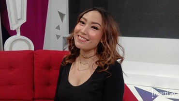 img-title Terima Job Pasca 1 Bulan Melahirkan, Ayu Dewi: Santai