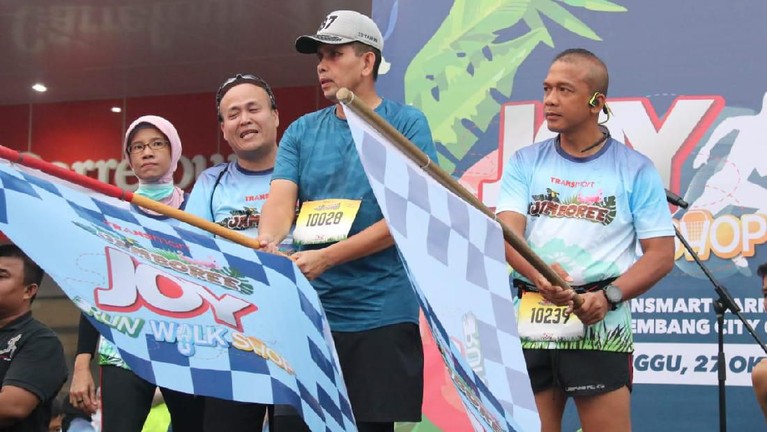 Ini dia potret keseruan acara Joy: Run Walk Shop bersama Transmart Padang.