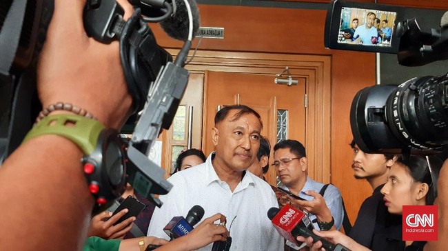 Jaksa menuntut politikus Golkar, Markus Nari 9 tahun penjara karena dinilai terbukti merintangi penyidikan dan menerima sejumlah uang terkait kasus e-KTP.
