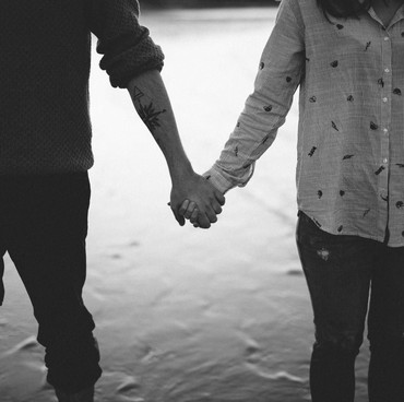 Dicampakkan, Pria Ini Menangis Bertekuk Lutut tapi Malah Ditampar