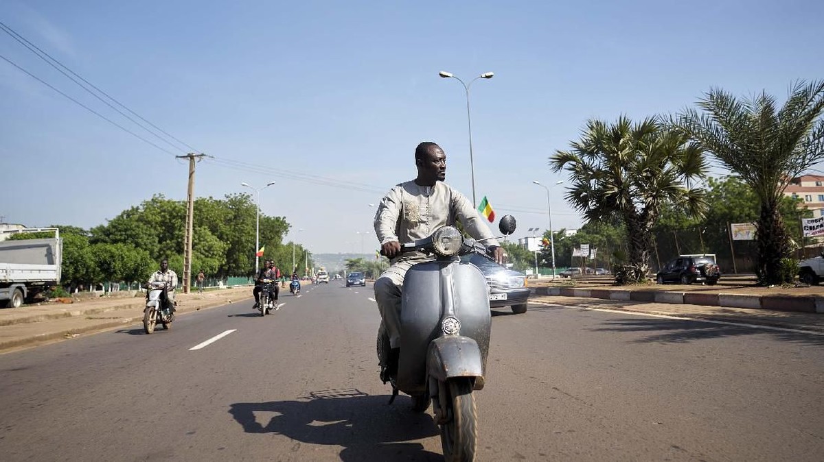FOTO: Vespa Renta Buatan Indonesia 'Pensiun' di Afrika