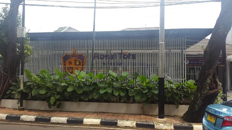Tujuh sekolah berikut ini menjadi favorit para selebriti Tanah Air. Tak main-main, 7 sekolah berikut memiliki biaya masuk sekolah yang sangat fantastis.