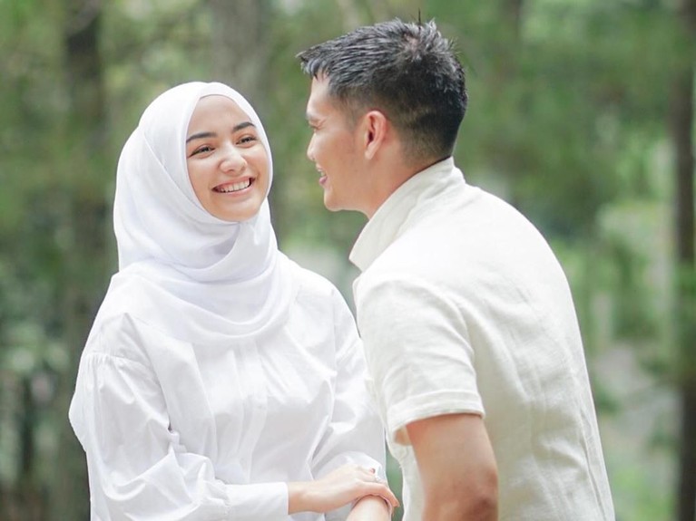 Bikin Meleleh, 7 Potret Prewedding Citra Kirana dan Rezky Adhitya Citra Kirana dan Rezky Adhitya akan segera melenggang ke jenjang pernikahan. Keduanya sudah semakin berani mengunggah foto-foto romantis di media sosial.