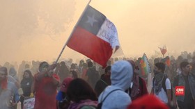 VIDEO: Presiden Chile Rombak Menteri, Pedemo Semakin Marah