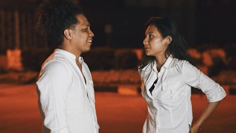 Ibunda Indah Permatasari tak merestui hubungan anaknya dengan Arie Kriting. Mengenai hal ini, Indah mulai buka suara terkait hal itu.